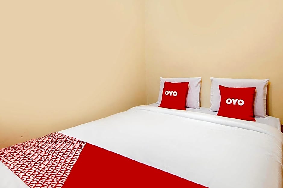 OYO 2045 Hotel 211