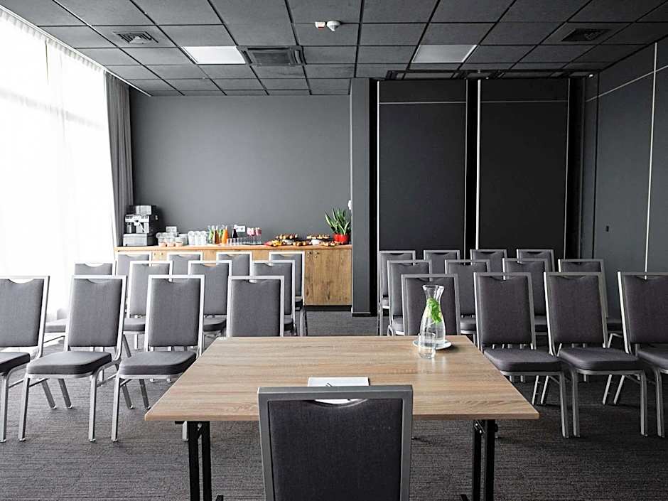 Ibis Poznan Polnoc