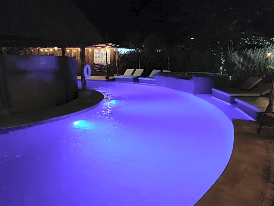 Hotel Ashly Loma Larga