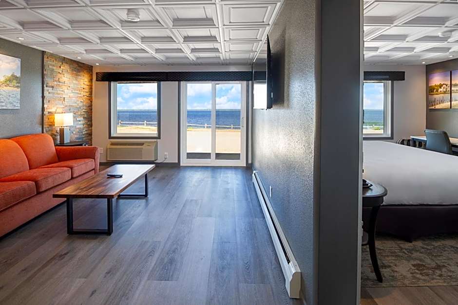 Terrace Bay Hotel - Lakefront