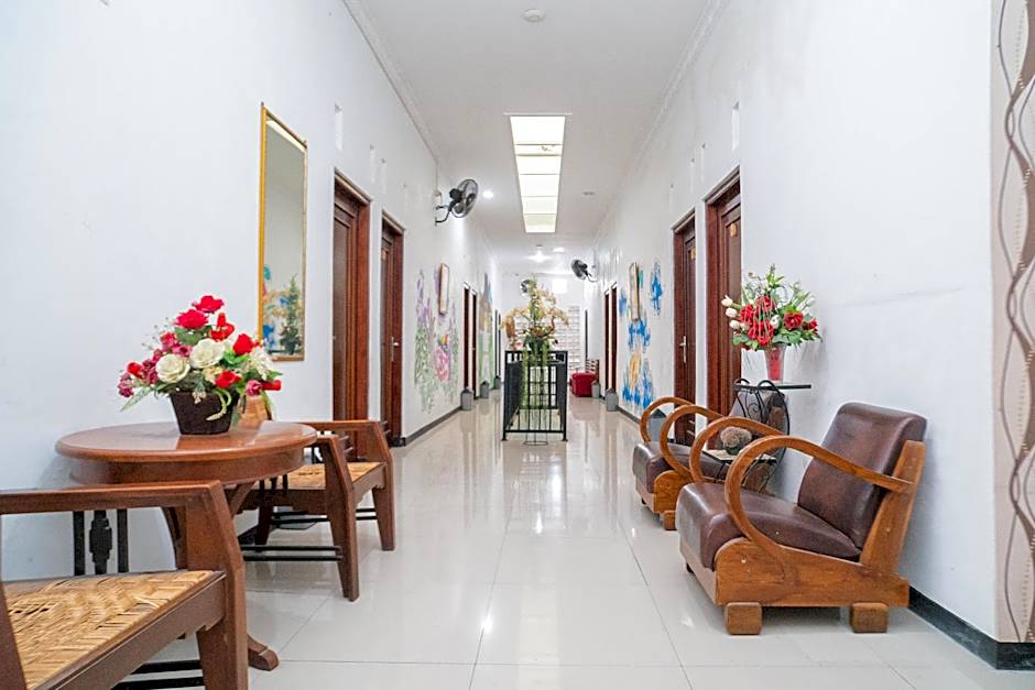 RedDoorz near Matahari Singosaren Solo