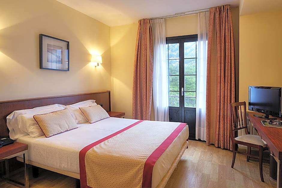 Hotel y Apartamentos Arias