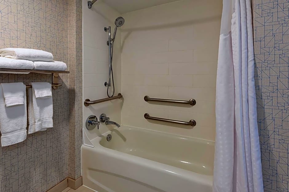 Holiday Inn Express and Suites Blacksburg- University Area By IHG