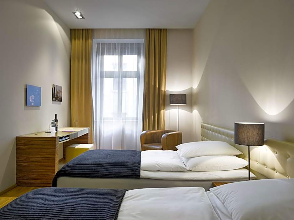 The ICON Hotel & Lounge