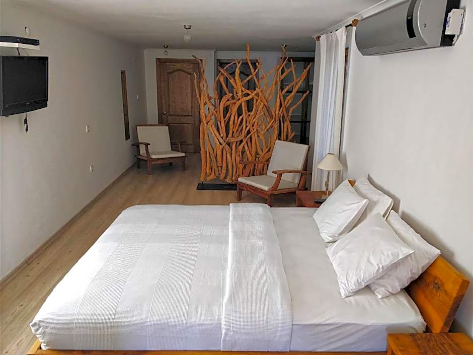 Zephyros Hotel