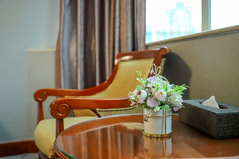 Five Rams City Hotel