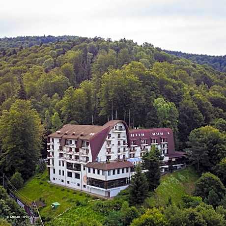 Hotel Valea cu Pesti