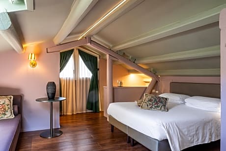 Deluxe Double Room with 2 Extra Beds