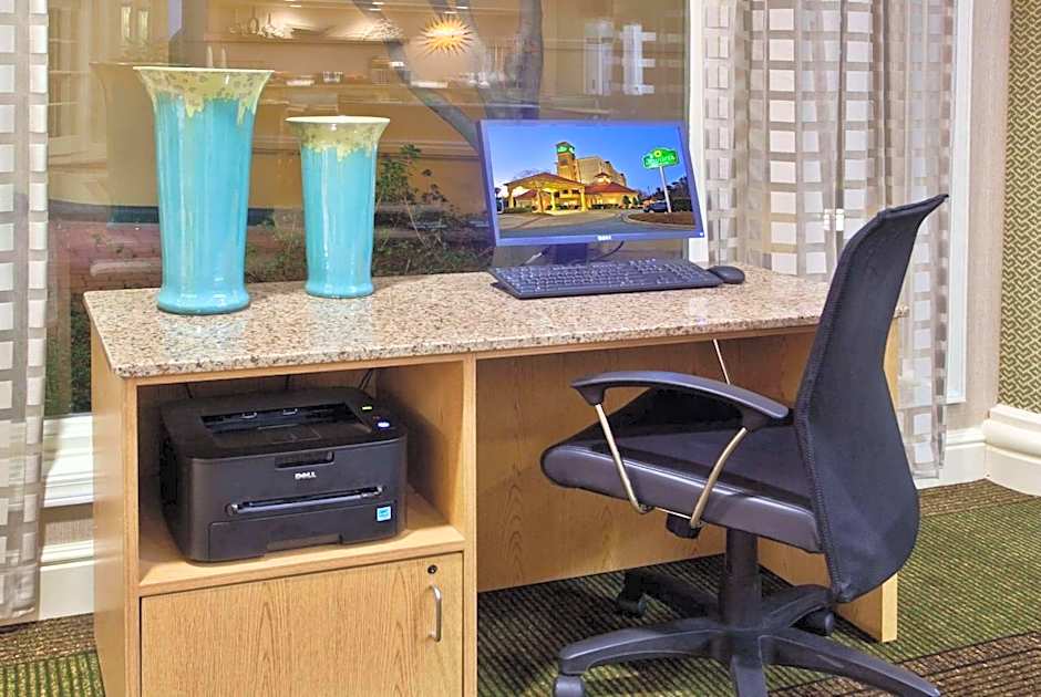 La Quinta Inn & Suites by Wyndham Greenville Haywood