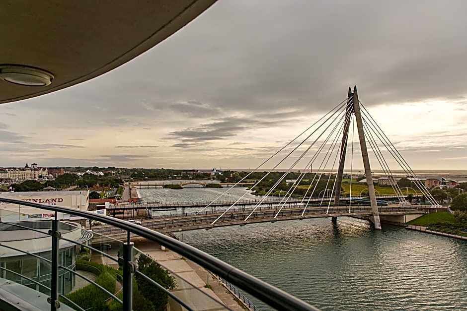 Waterfront Southport Hotel