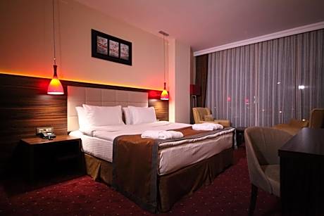 Deluxe Suite with Spa Bath