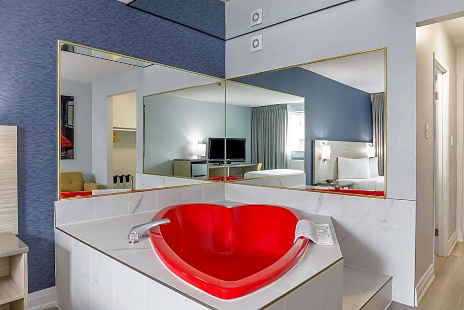 Motel 6 Niagara Falls, ON Near the Falls