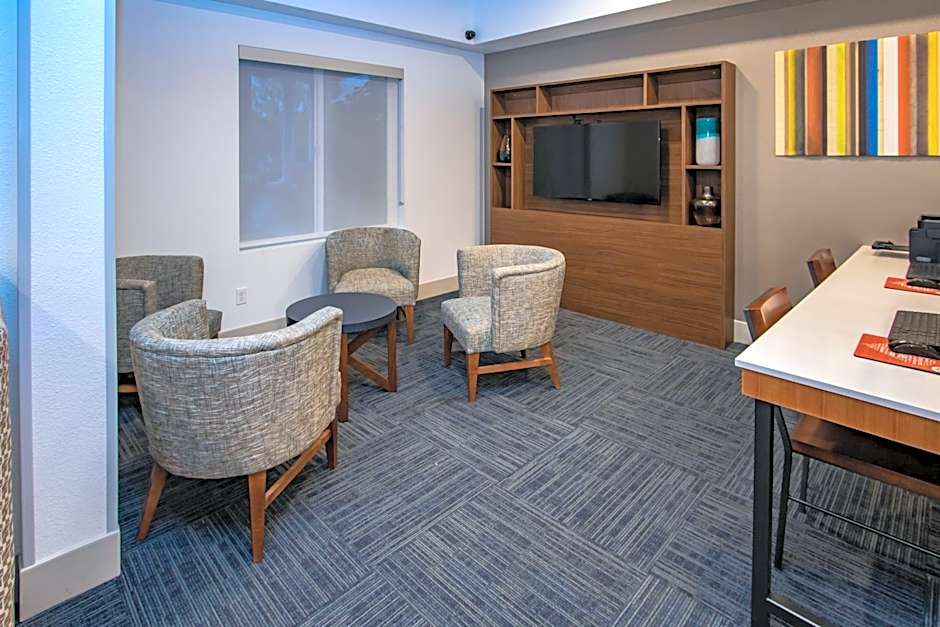 Holiday Inn Express Hotel & Suites Roseville - Galleria Area By IHG