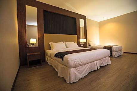 Deluxe Family Room
