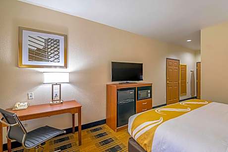 King Suite - Accessible/Non-Smoking