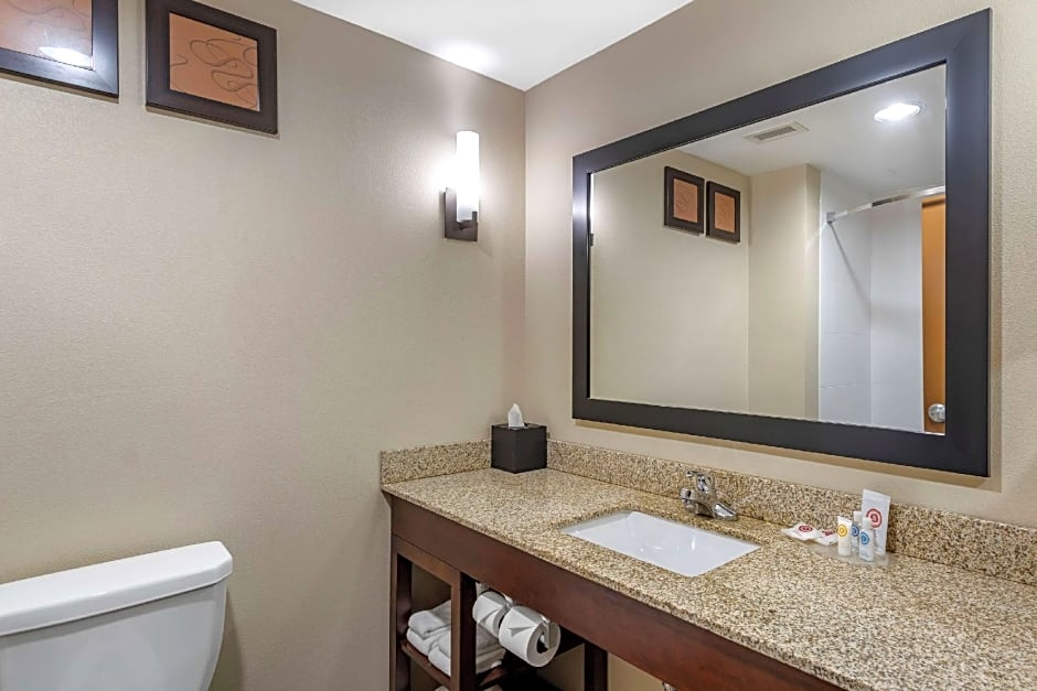 Comfort Suites Manchester near Arnold AFB