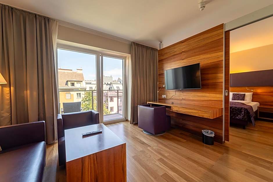 Pakat Suites Hotel