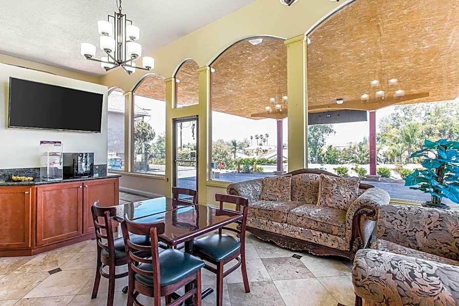 Rodeway Inn & Suites Canyon Lake-Menifee West