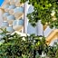 Salus Smart & Chic Hotel