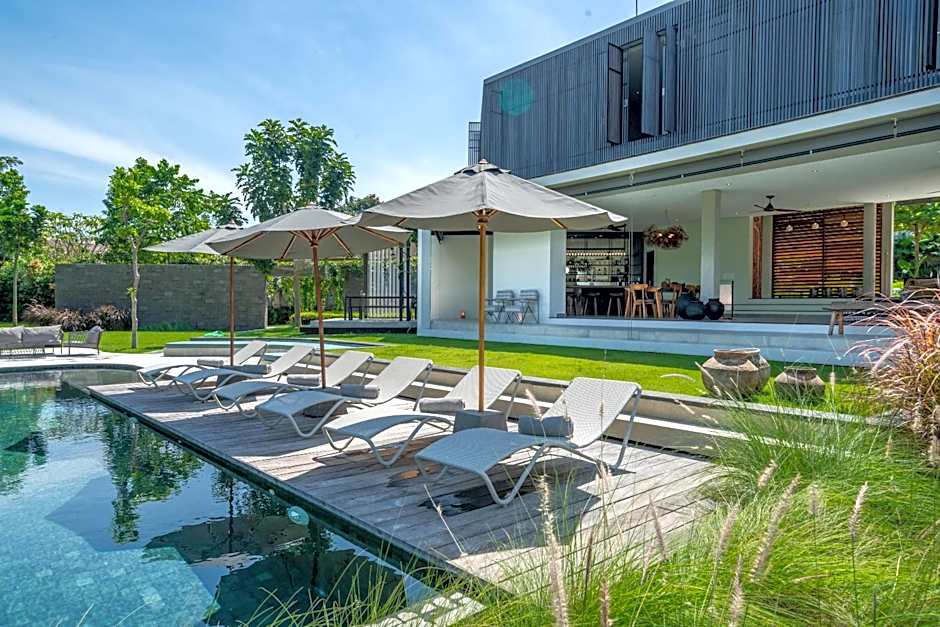 La Maison d'Ulysse - Luxury 4BR Villa Surrounded by Rice Paddies