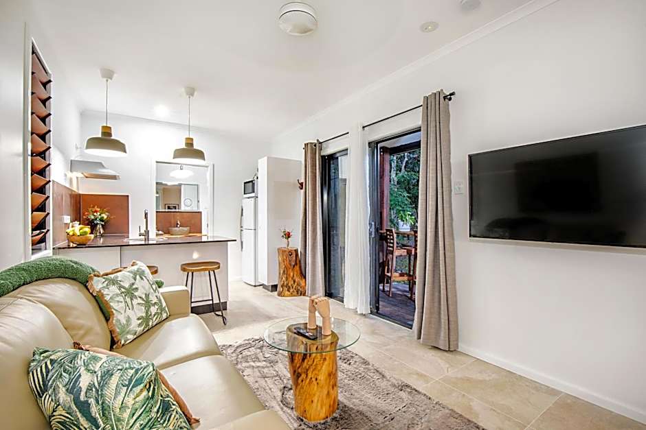 Airlie Beach Eco Cabins - Adults Only