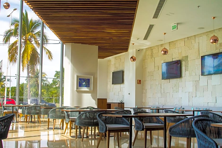 Holiday Inn & Suites Puerto Vallarta Marina & Golf By IHG