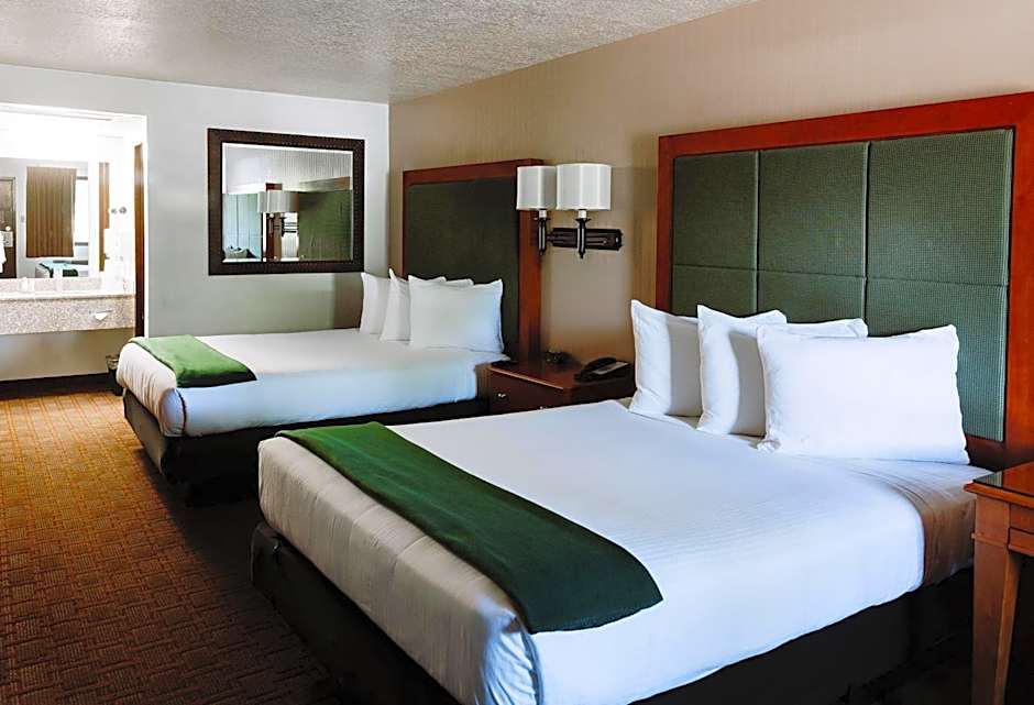 Photo 1 of 10 of 2 Queen Beds