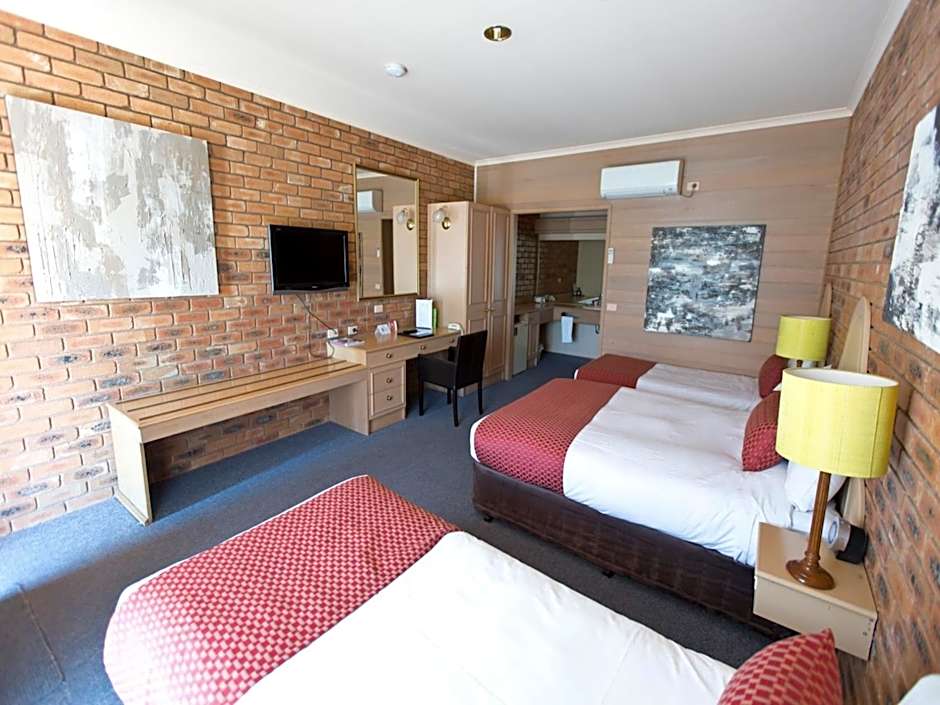 Quality Inn Colonial