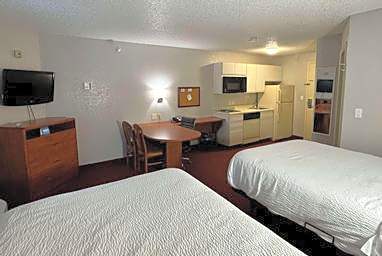 Days Inn & Suites by Wyndham Green Bay WI.