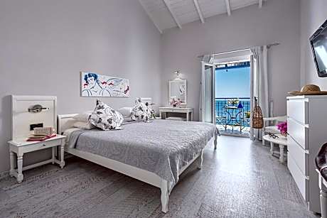 Double or Twin Room with Sea View