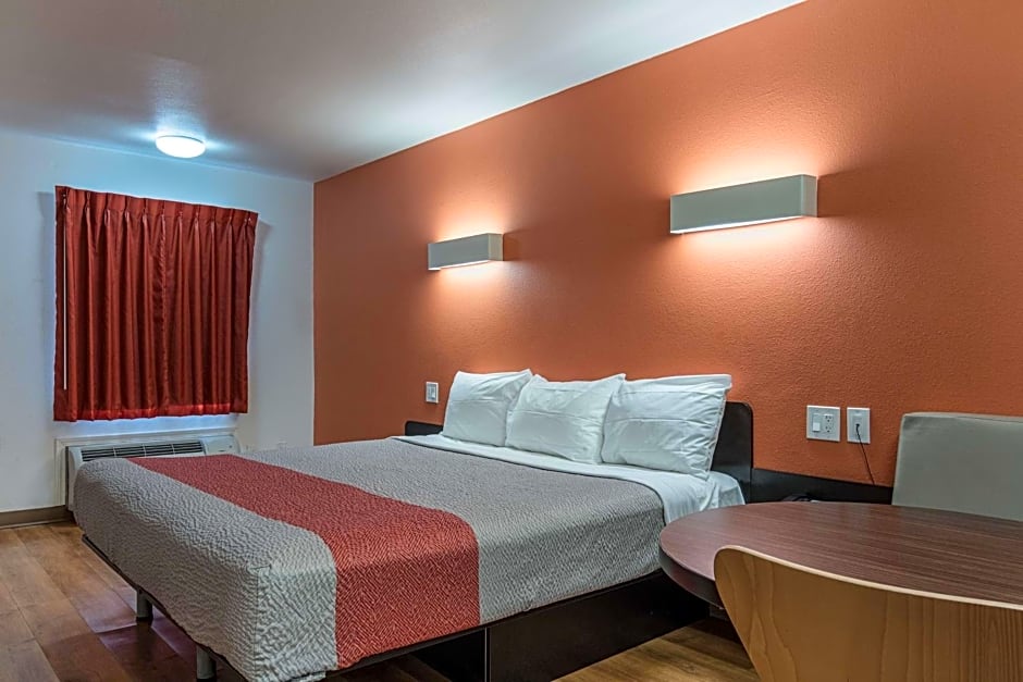 Motel 6-Texarkana, AR
