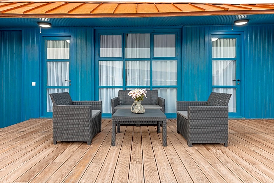 Blue Balcony Hotel 