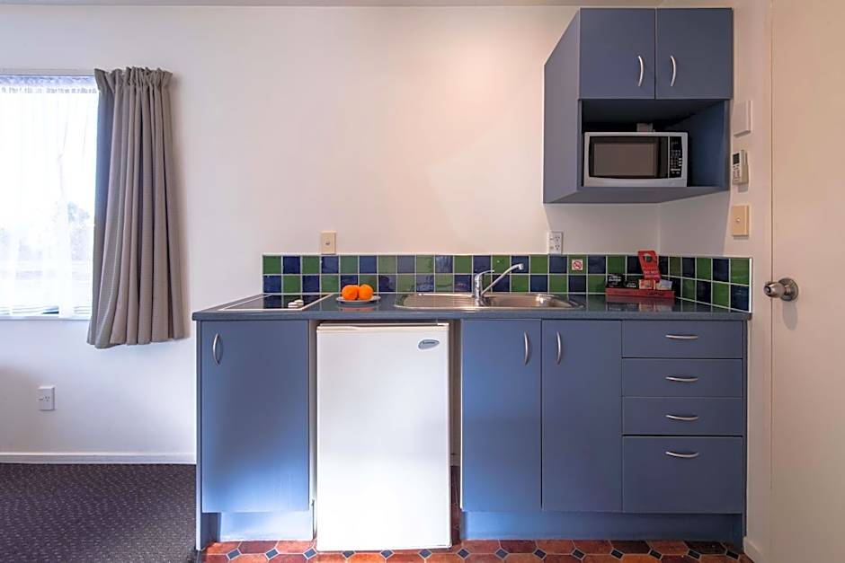 298 Westside Motor Lodge
