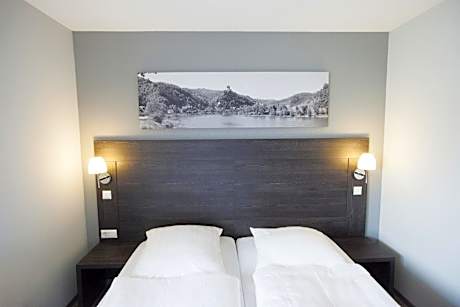 Twin Room with Mountain View