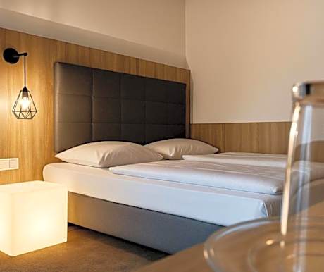 Plaza Hotel & Living Frankfurt