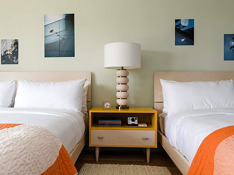 Photo 1 of 4 of Drake 2 Queen Beds