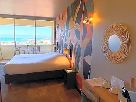 Deluxe Double Room with Side Sea View with terrace