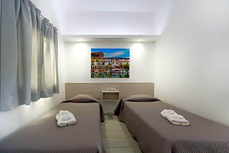 Bungalow with Pool View