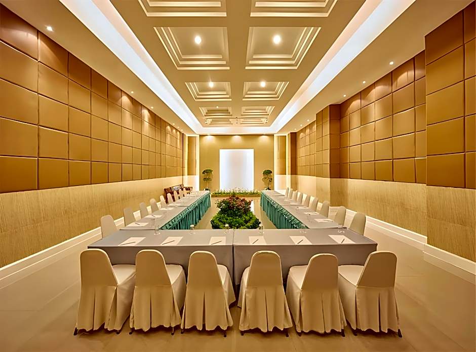 Eastern Grand Palace Hotel