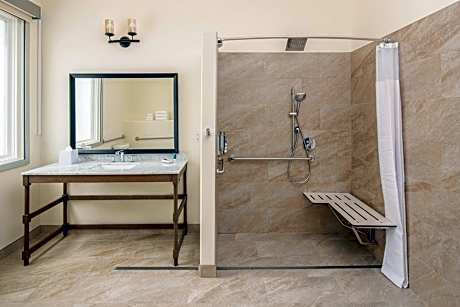 ROOM, QUEEN/QUEEN, ACCESSIBLE