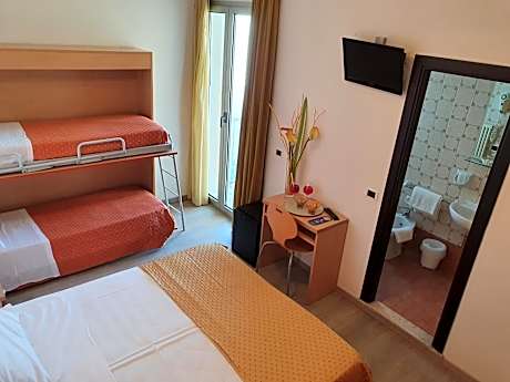 Quadruple Room with Sea View