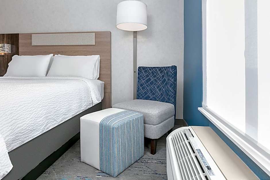 Holiday Inn Express Hotel and Suites Valparaiso By IHG