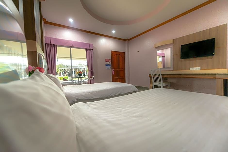 Martina Hotel Surin