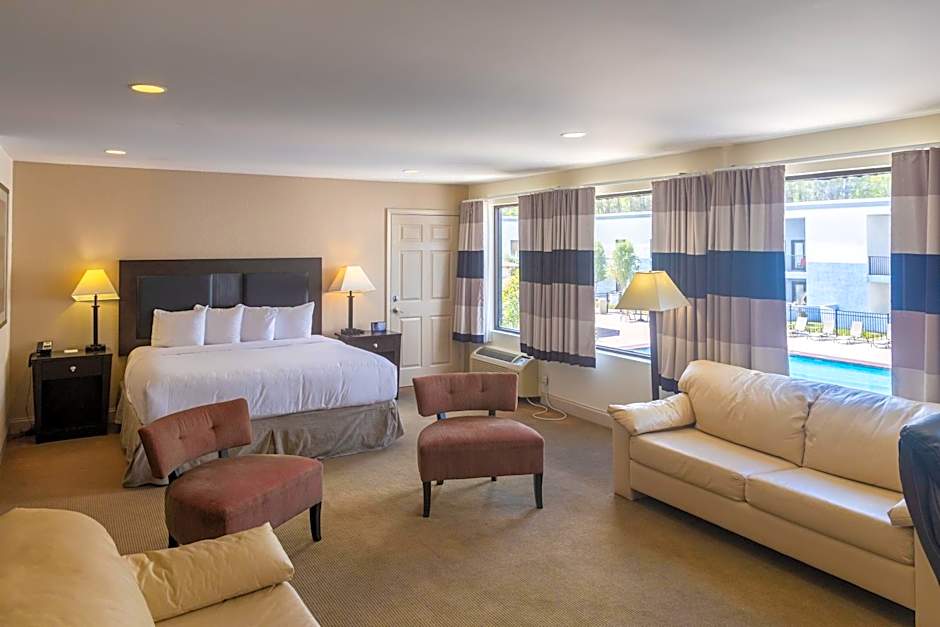 Cottonwood Suites Savannah Hotel & Conference Center