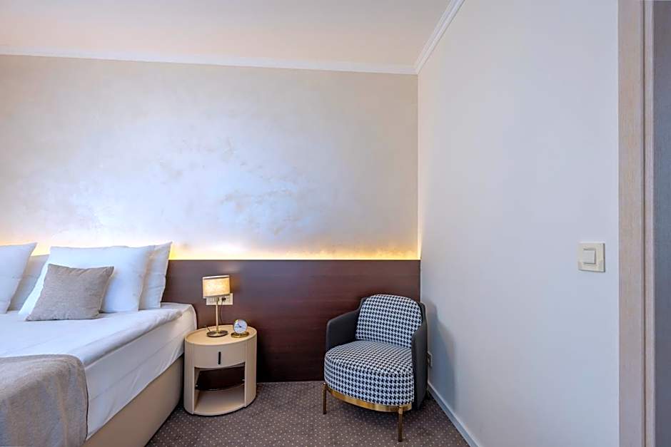 Nobel West Hotel
