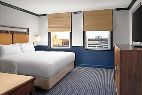 Premium Queen Room with City View - High Floor