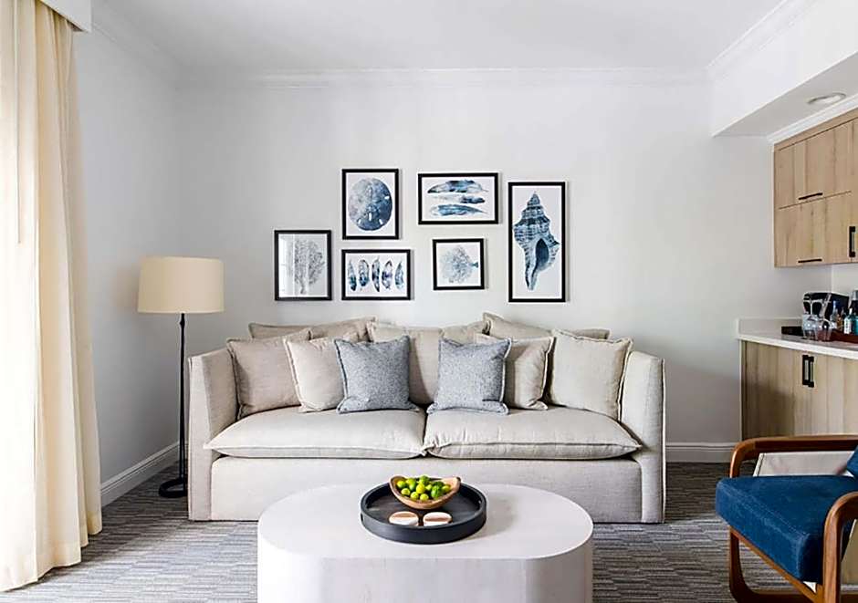 Parrot Key Hotel & Villas