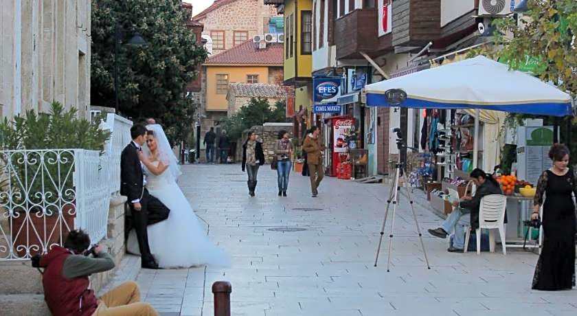 Old Town Deluxe Flats