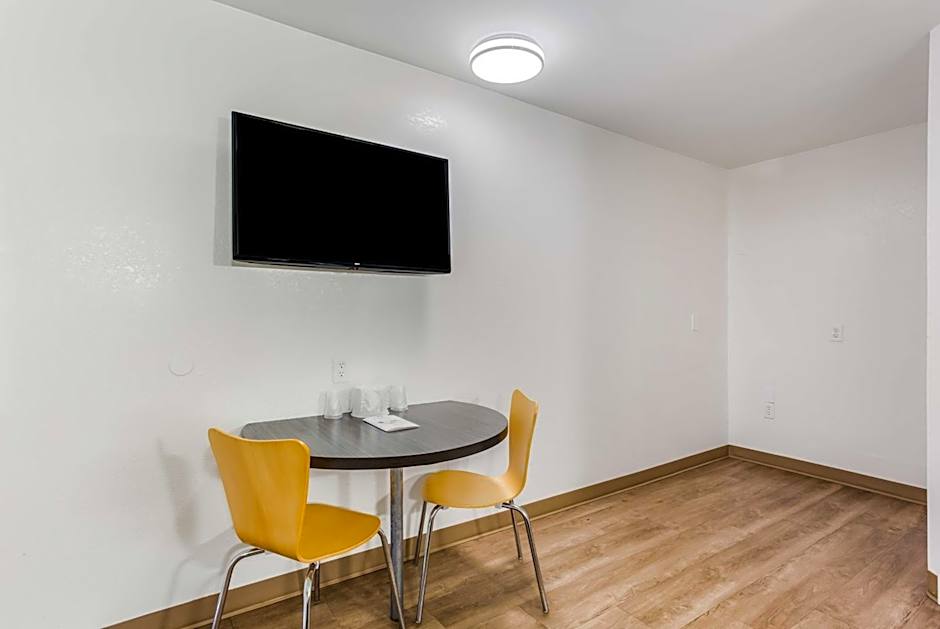 Motel 6-Jacksonville, FL - South