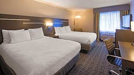 Queen Room with Two Queen Beds - Mobility Access with Bath Tub